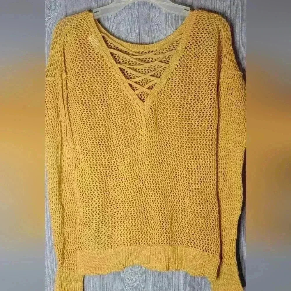 ♡Ripcurl netted long sleeve blouse. Size XS mustard yellow.